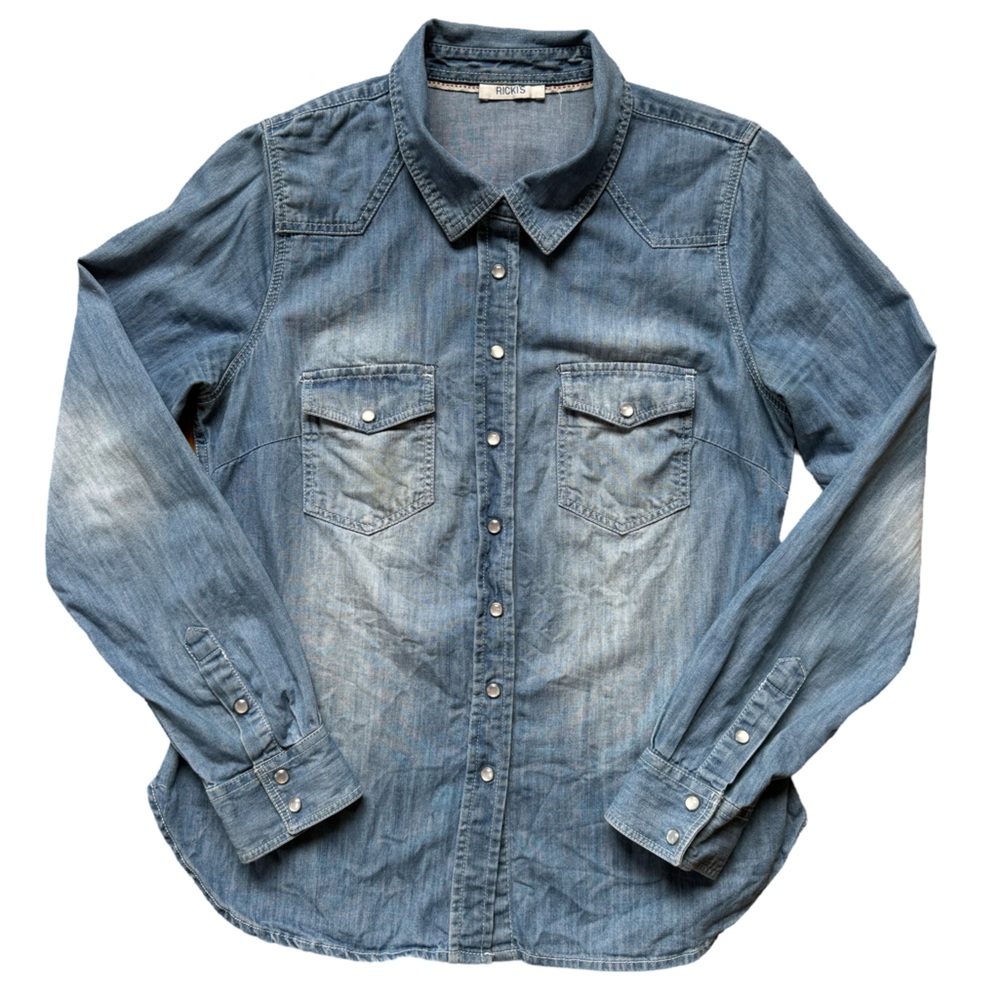 Ricki’s Woman’s Denim Pearl Snap Button Down Top - Size Small